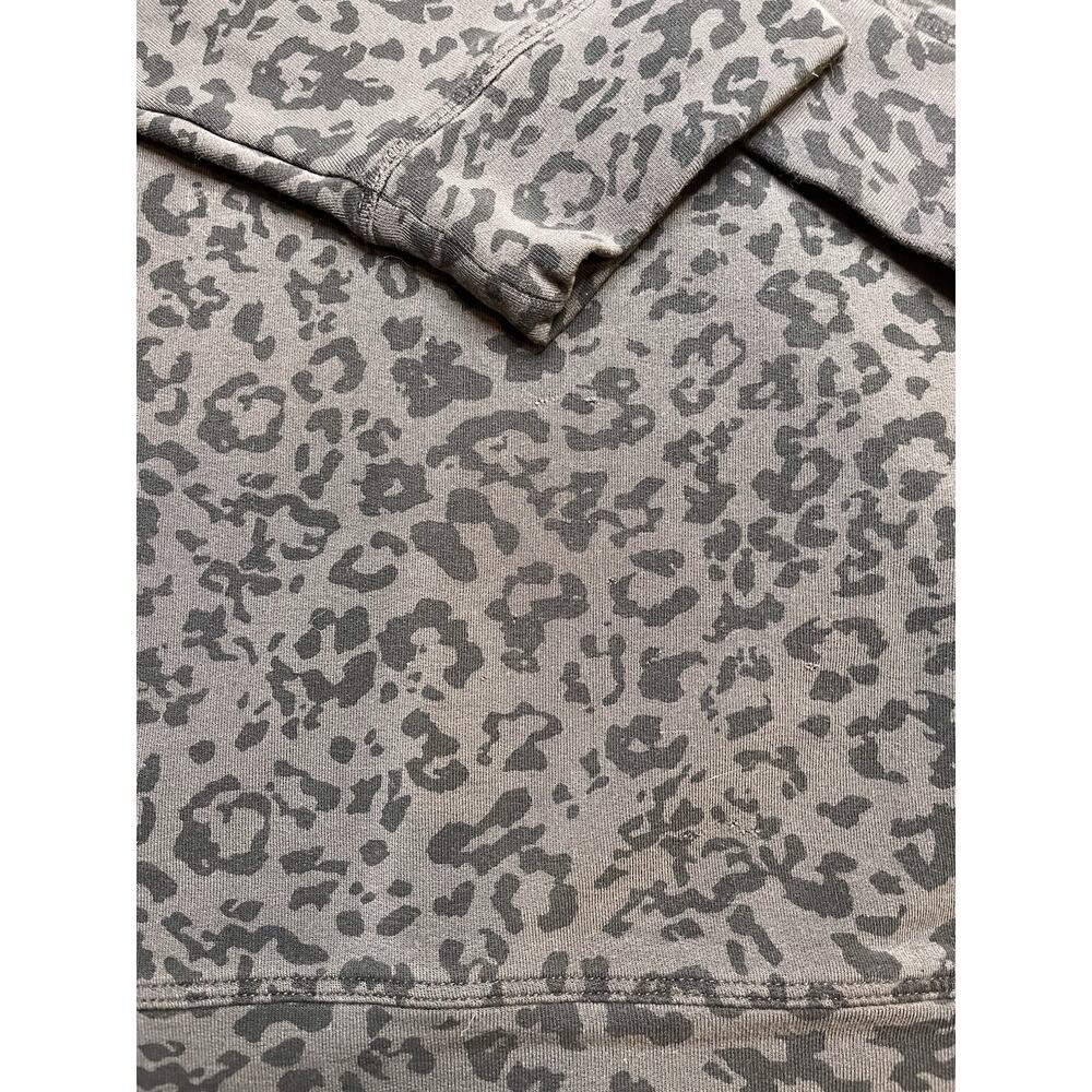 Athlete Cheetah Print Gray Pullover Sweatshirt Size Large - Picture 7 of 8